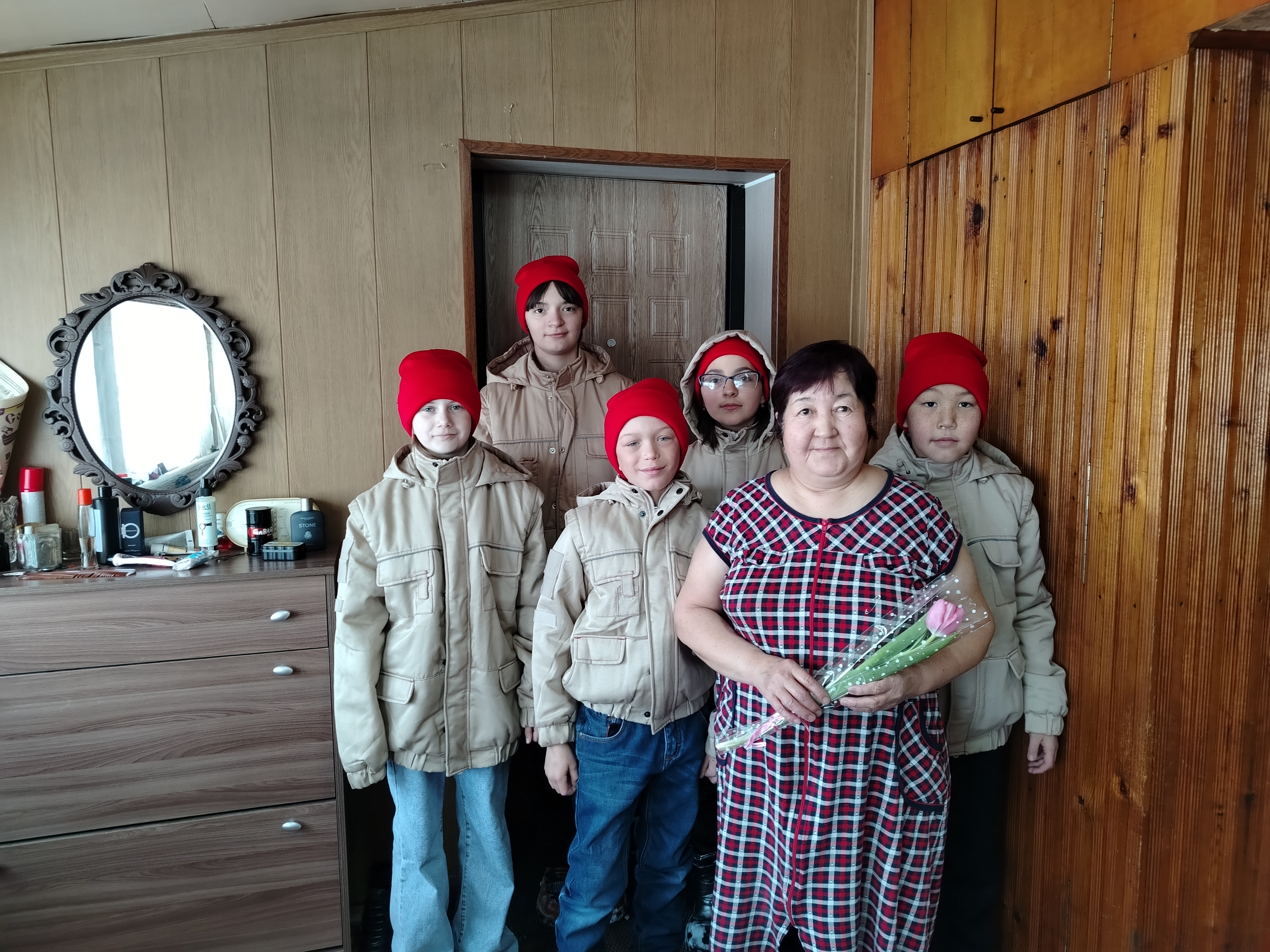 Цветы мамам Героев.